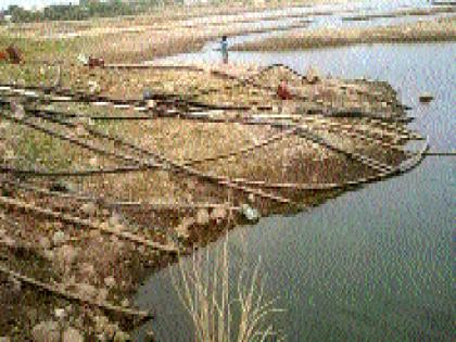 Challenge of preventing water usage from beed district administration | बीड जिल्हा प्रशासनापुढे पाणी उपसा रोखण्याचे आव्हान