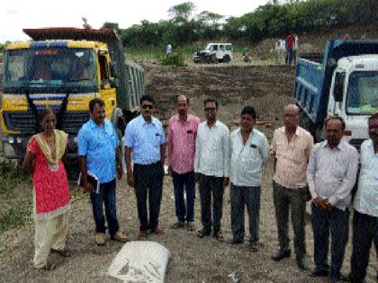 Revenue action on Gevrai, Cube 4 Sand Tipper | गेवराई, घनसावंगीत १२ वाळू टिप्परवर महसूलची कारवाई