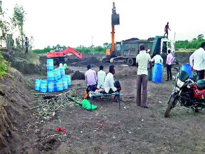  In the monastery steal sand from Godapathan | सोमठाणमध्ये गोदापात्रातून वाळू चोरी