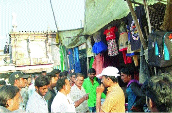 Morning meeting in Aurangabad, drama of action in the evening | औरंगाबादेत सकाळी बैठक, सायंकाळी कारवाईचे नाटक