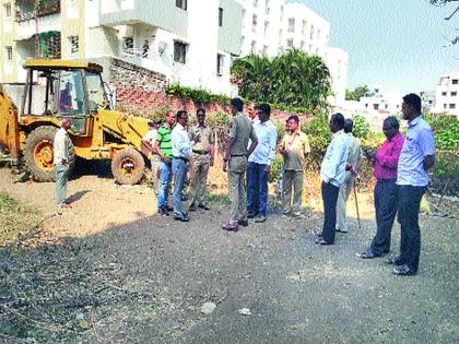  A new drainage line in protest of the police constable; Citizens' health issue resolved! | पोलीस बंदोबस्तात विरोध मोडून  नवीन ड्रेनेज लाईन ; नागरिकांचा आरोग्याचा प्रश्न सुटला !