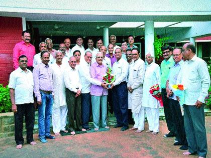 Devkisan Sarda received 'Maheshabhushan' award | देवकिसन सारडा यांना ‘महेशभूषण’ पुरस्कार