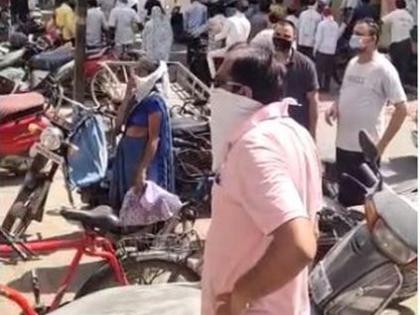 Crowds erupted in the Yavatmal market due to the three-day closure | तीन दिवस बंदमुळे यवतमाळच्या बाजारपेठेत उसळली गर्दी