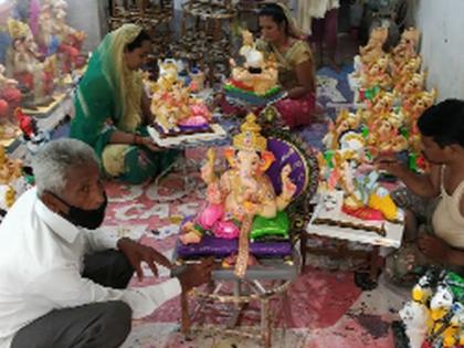 The number of Ganesh idols made decreased by 30% | गणेश मूर्ती तयार करण्याचे प्रमाण ३० टक्के घटले