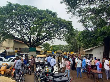 Crowds for shopping on the first day at the market committee | बाजार समितीत पहिल्याच दिवशी खरेदीसाठी गर्दी