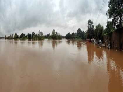 Heavy rains in four talukas including Gaganbawada in Kolhapur district Panchganga is out of the river, as many as 45 dams are under water | कोल्हापूर जिल्ह्यात गगनबावड्यासह चार तालुक्यांत अतिवृष्टी; पंचगंगा पात्राबाहेर, तब्बल ४५ बंधारे पाण्याखाली Heavy rains in four talukas including Gaganbawada in Kolhapur district Panchganga is out of the river, as many as 45 dams are under water | कोल्हापूर जिल्ह्यात गगनबावड्यासह चार तालुक्यांत अतिवृष्टी; पंचगंगा पात्राबाहेर, तब्बल ४५ बंधारे पाण्याखाली