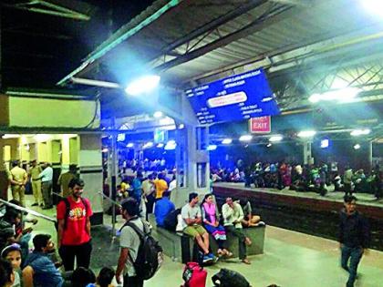 Ajni-Pune train passenger traffic | अजनी-पुणे रेल्वेगाडीच्या प्रवाशांचा गोंधळ