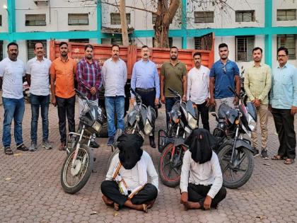 Two people were arrested by the police along with a tractor and four bikes | एक ट्रॅक्टर, चार दुचाकीसह पाेलिसांकडून दाेघांना अटक