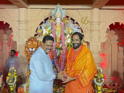 BJP MLA Kelkar took darshan of Thackeray's goddess of thought | भाजप आमदार संजय केळकर यांनी घेतली ठाकरे गटाचे विचारेंच्या देवीचे दर्शन