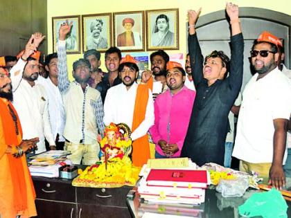 Establishment of Ganesh idol in the executive engineer's room | कार्यकारी अभियंत्याच्या दालनात गणेशमूर्तीची स्थापना