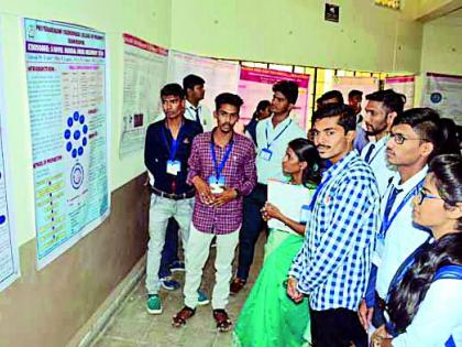 State-level poster display at Vidyabharati College | विद्याभारती महाविद्यालयात राज्यस्तरीय पोस्टर प्रदर्शन