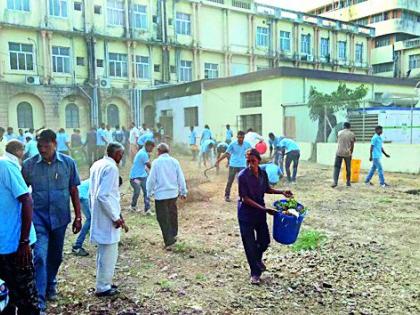 Bhausaheb's JayantuSawas started by cleanliness campaign | स्वच्छता अभियानाने भाऊसाहेबांच्या जयंत्युसवास प्रारंभ