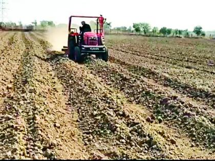 In the age of technology, mechanized farming works | तंत्रज्ञानाच्या युगात यंत्राने शेतीची कामे