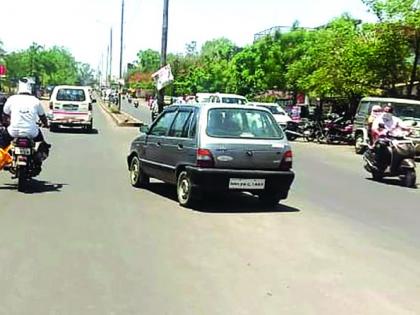 Buldana:vehicled on road in Lockdown! | बुलडाणा : लॉकाडाउनमध्ये बिनधास्त प्रवास!