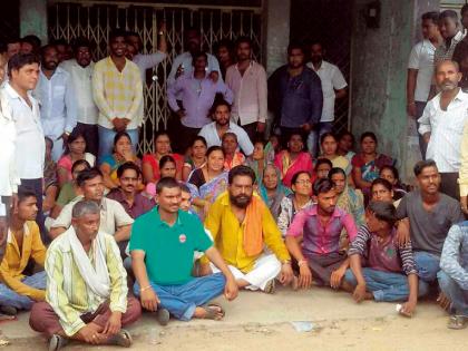 At the office of Ghaghughas nab tehsildar office | घुग्घुसचे नायब तहसीलदार कार्यालय वाºयावर