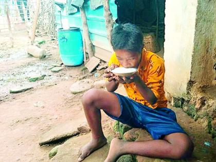 Seventeen year old 'Bhujang' has been living on milk only since birth | जन्मापासून फक्त दुधावरच जगतोय सतरा वर्षांचा ‘भुजंग’