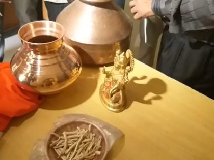  Make a soft flavor to boil it | पैैसे उकळण्यासाठी केला नरबळीचा बनाव