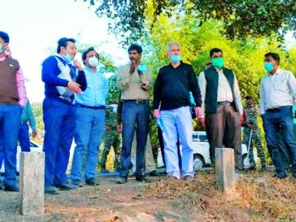 The central team saw the farm bund | केंद्रीय पथक पाेहाेचले शेताच्या बांधावर