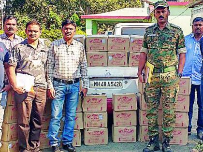 Two million 88 thousand country liquor seized from the car | कारमधून २ लाख ८८ हजार रूपयांची देशी दारू जप्त