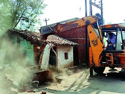 The encroachment was removed from the campaign | अतिक्रमण हटाव मोहिमेचा मुहूर्त निघाला