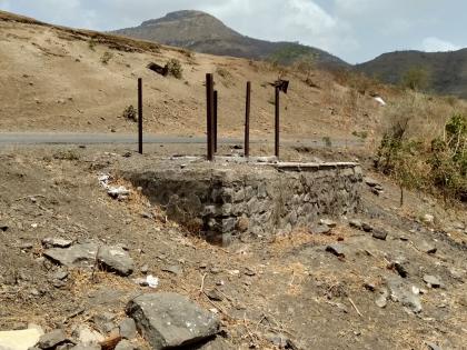 Cemetery tragedy at the Kharde-Mulukwadi! | खर्डे-मुलूकवाडीत पाण्यासह स्मशानभूमीची शोकांतिका ! Cemetery tragedy at the Kharde-Mulukwadi! | खर्डे-मुलूकवाडीत पाण्यासह स्मशानभूमीची शोकांतिका !