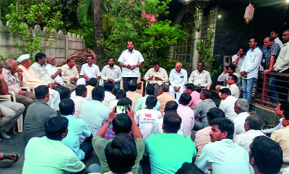 The rest of the farmer, the workers, the same rest | शेतकरी, कार्यकर्त्यांच्या गाठीभेटी हीच विश्रांती