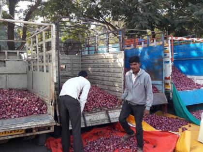  Red onion prices rise | लाल कांदा दरात वाढ