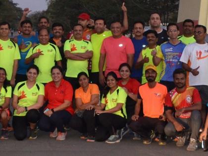  Attendees participating in the Mumbai Marathon | मुंबई मॅरेथॉनमधील सहभागी धावपटूंचा सत्कार