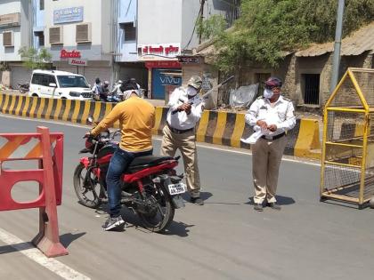  Police crack down on violators | संचारबंदीचे उल्लंघन करणाऱ्यांवर पोलीसांनी उगारला दंडुका