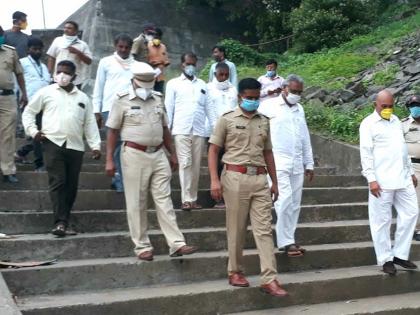 Meeting of temple trustees and police officers at Prakasha | मंदिर ट्रस्टी व पोलीस अधिकाºयांची प्रकाशा येथे बैठक