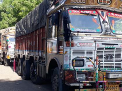 Sand Transport: Action on these three vehicles | वाळू वाहतूक करणा:या तीन वाहनांवर कारवाई Sand Transport: Action on these three vehicles | वाळू वाहतूक करणा:या तीन वाहनांवर कारवाई