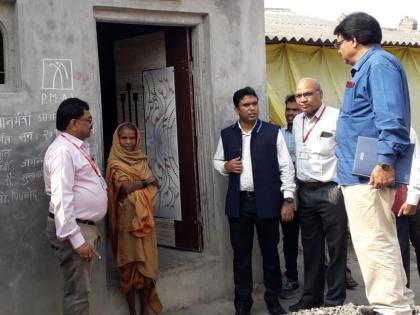 CEO visits tour of housing scheme | सीईओंनी केला घरकुल योजनेचा पाहणी दौरा CEO visits tour of housing scheme | सीईओंनी केला घरकुल योजनेचा पाहणी दौरा