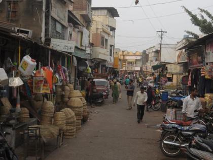 The cost of recovering the municipality from the encroachers | अतिक्रमण करणाऱ्यांकडून पालिका वसुल करणार खर्च The cost of recovering the municipality from the encroachers | अतिक्रमण करणाऱ्यांकडून पालिका वसुल करणार खर्च