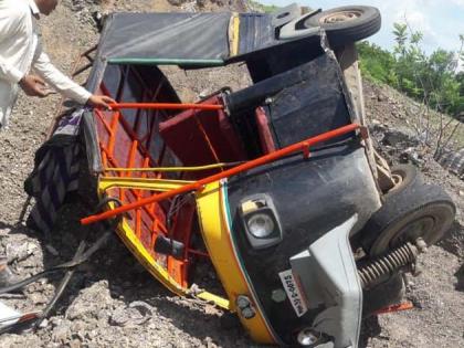 Nine laborers were injured in a rickshaw on Vadali-Kakarda road | वडाळी-काकर्दा रस्त्यावर रिक्षा उलटून नऊ मजूर जखमी Nine laborers were injured in a rickshaw on Vadali-Kakarda road | वडाळी-काकर्दा रस्त्यावर रिक्षा उलटून नऊ मजूर जखमी