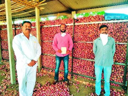 As the price of onion goes down, so does the Prime Minister | कांद्याचे दर घसरल्याने पंतप्रधानांना साकडे