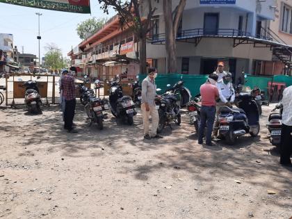  Ozar police seize 57 two-wheelers | ओझर पोलिसांकडून ५७ दुचाकी जप्त