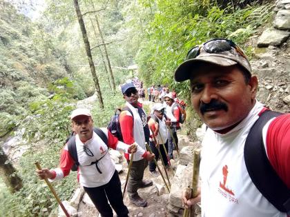 Parbhani: Doctor, businessman sar karnanganga peak | परभणी : डॉक्टर, व्यापाऱ्यांनी सर केला कांचनगंगा शिखर