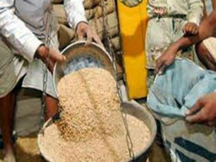 Licenses of five ration shops in Nashik district canceled, four suspended | नाशिक जिल्ह्यातील पाच रेशन दुकानांचे परवाने रद्द, चार निलंबित