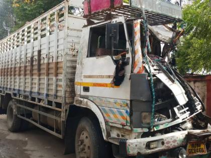 Illegal transport of cattle in the wrecked vehicle | अपघातग्रस्त वाहनात गुरांची अवैध वाहतूक