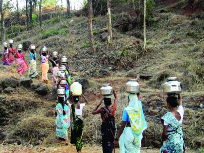 Ratnagiri: Due to the dread of water, there is no drop during the week, women will be hit on MIDC | रत्नागिरी : आवाशीत पाण्याची भीषणता, आठवडाभर थेंबही नाही,  महिलावर्ग एमआयडीसीवर धडकणार