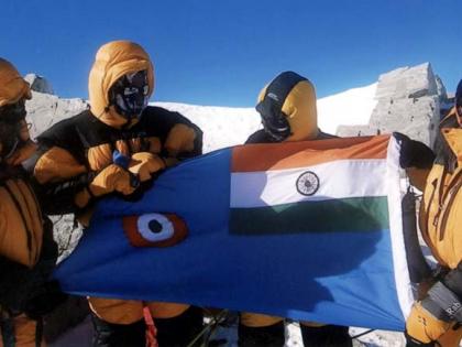 Wardha's young man roars at Antarctica's peak | वर्ध्याच्या तरुणाचा पराक्रम; अंटार्क्टिकातील सर्वोच्च शिखरावर रोवला तिरंगा