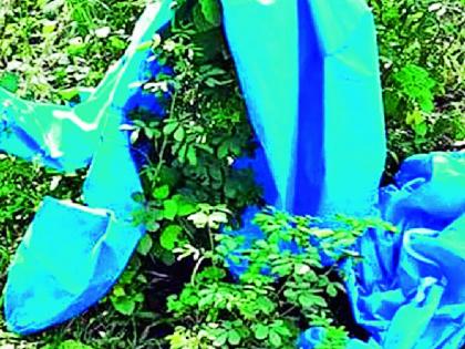 PPE kit thrown in Moksha Dham | मोक्षधामातच फेकली पीपीई किट