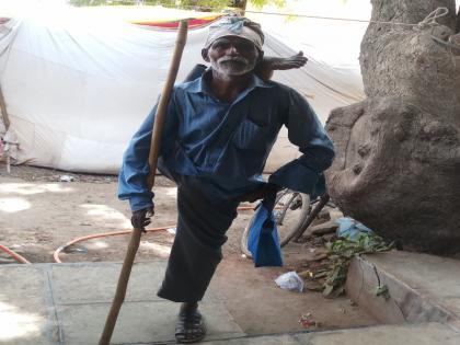 Principal beggar asking for only one rupee | केवळ एकच रुपया मागणारा तत्वनिष्ठ भिकारी... Principal beggar asking for only one rupee | केवळ एकच रुपया मागणारा तत्वनिष्ठ भिकारी...