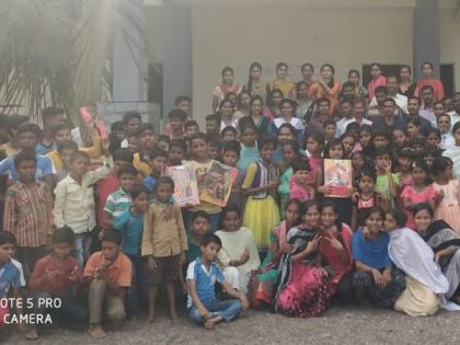 Guruji's emotional bond with the hearing impaired students | कर्णबधीर विद्यार्थ्यांशी जुळले गुरु जींचे भावनिक ऋणानुबंध