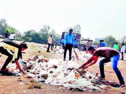  Corporator deleted 'then' garbage | नगरसेवकाने हटवला ‘तो’ कचरा