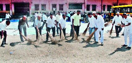 Cleanliness campaign in Yeola city | येवला शहरात स्वच्छता मोहीम