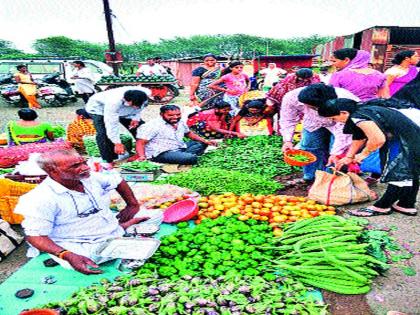 Nashik Road-Sinnar Fata Weekday Market Gazabjala | नाशिकरोड-सिन्नर फाटा आठवडे बाजार गजबजला