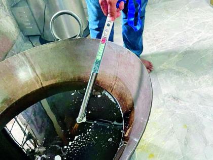 If boiling oil is found in the pan, fine up to Rs | कढईत उकळणारे तेल शिळे आढळल्यास लाखापर्यंत दंड If boiling oil is found in the pan, fine up to Rs | कढईत उकळणारे तेल शिळे आढळल्यास लाखापर्यंत दंड