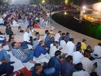 Juggling of vowels in Yavatmal; Pt. Biswam Mohan Bhatt's Play | यवतमाळमध्ये स्वर-सुरांची जुगलबंदी; पं. विश्वमोहन भट्ट यांचे वादन