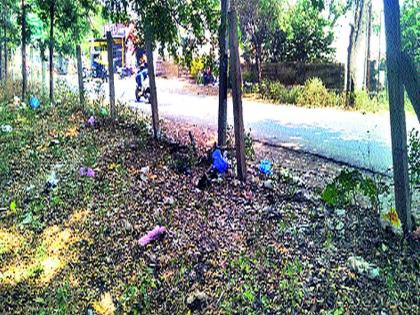 Paddle pits in the middle of the Wadalgaon area | वडाळागाव परिसरातील  अंतर्गत रस्त्यांवर खड्डेच खड्डे